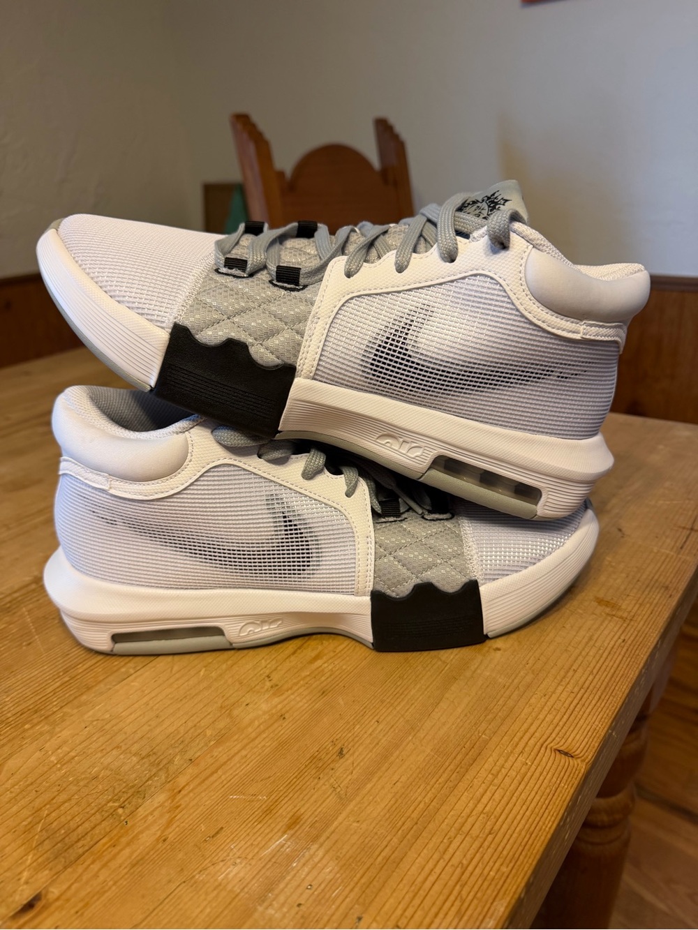 Nike LeBron Witness VIII